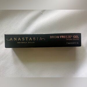 Anastasia Beverly Hills Brow Freeze Gel